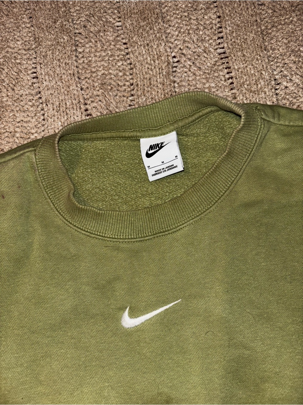Nike Olive Green Crewneck Cropped Sweatshirt Boxy Fit Size Medium - Picture 2 of 6